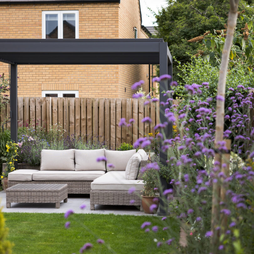 Modern garden with metal pergola in Pocklington