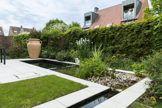 Contemporary garden Rill