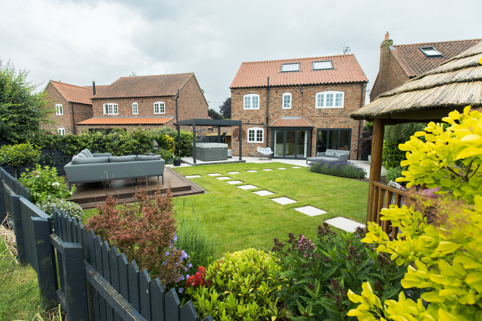 Modern garden design Cawood full garden