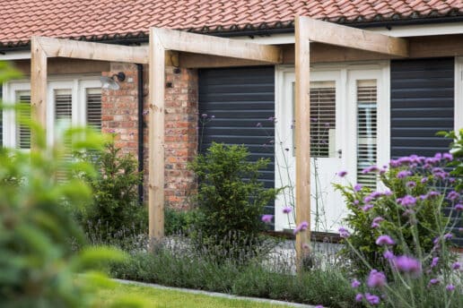 How much does it cost to emply a garden designer